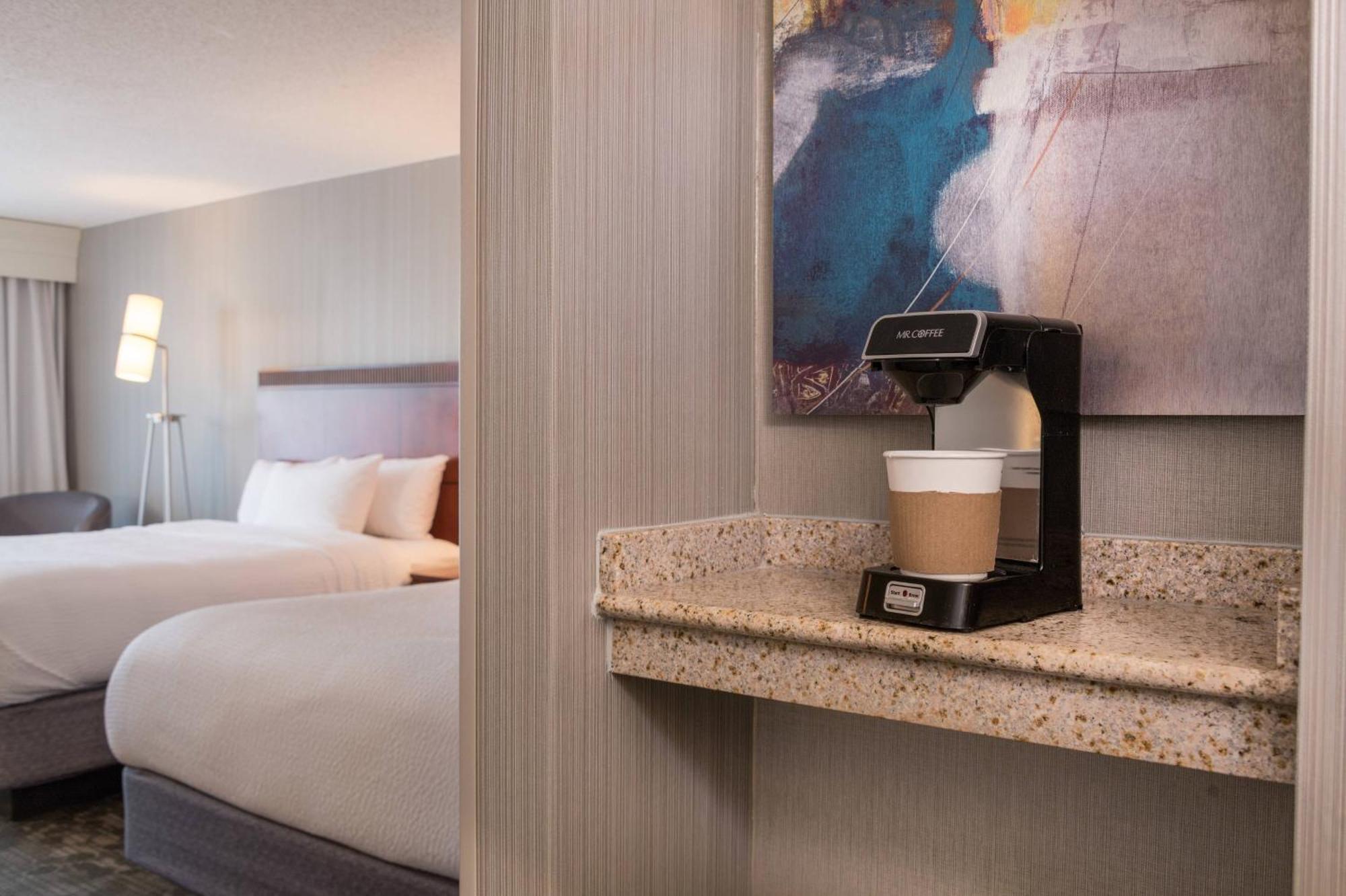 Courtyard By Marriott Newark-University Of Delaware Екстер'єр фото